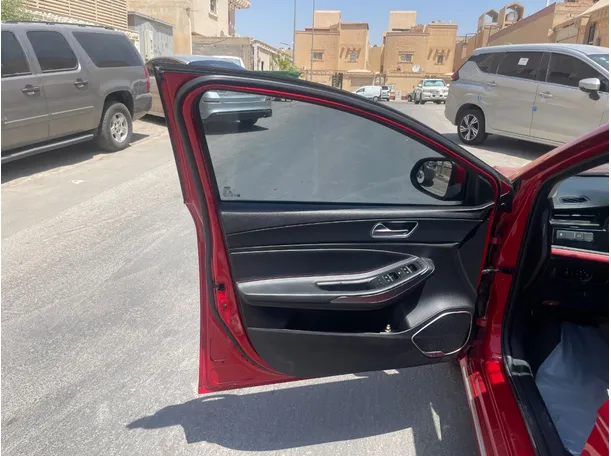 Car image 10