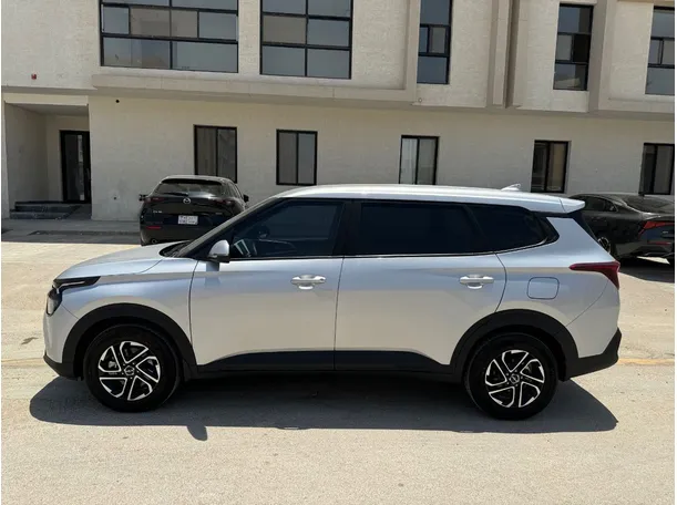 Car image 8