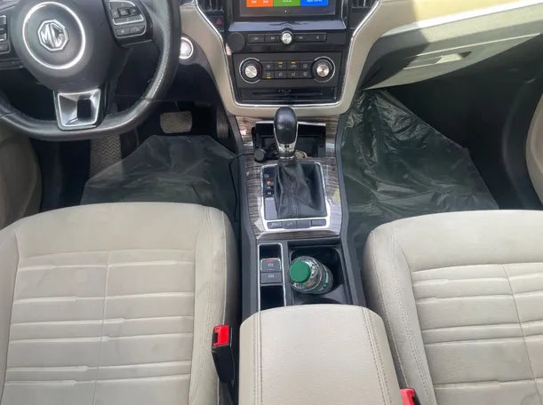 Car image 18