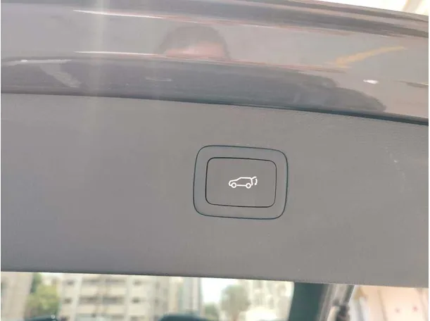Car image 38