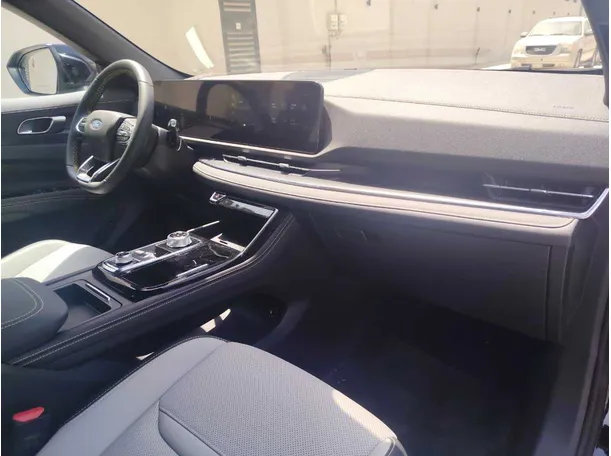 Car image 27