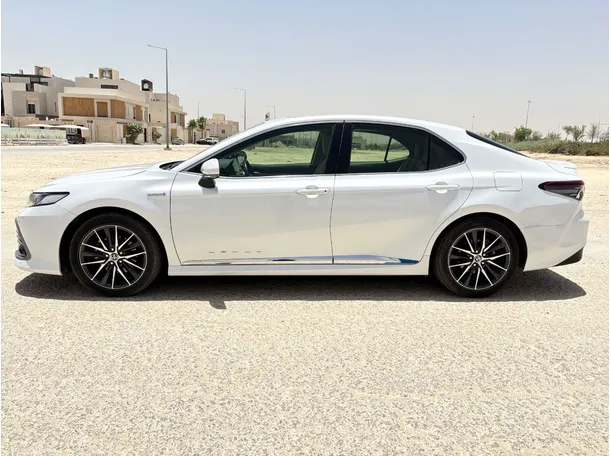 Car image 8