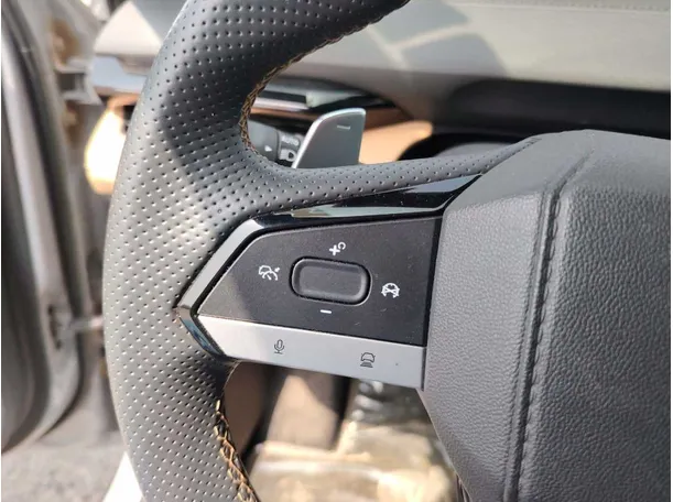 Car image 32