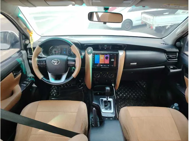 Car image 24