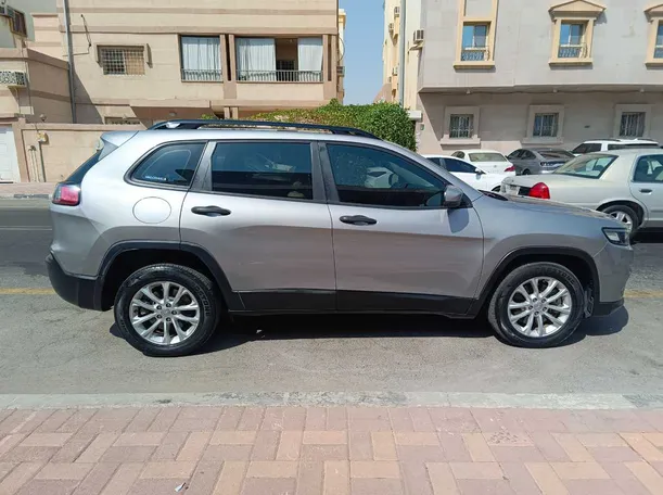 Car image 4