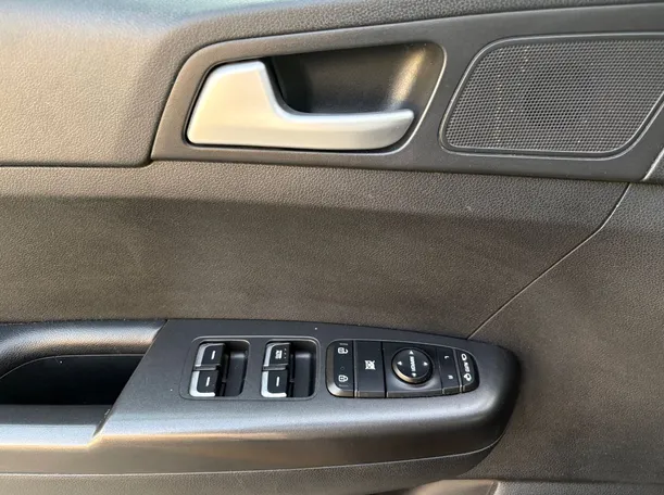 Car image 27