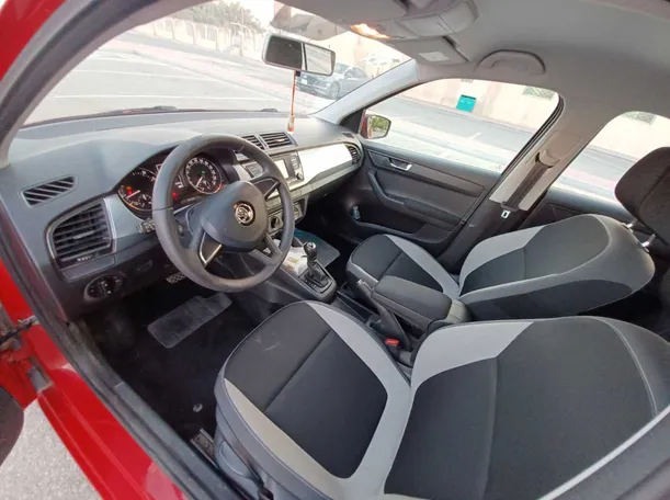 Car image 11