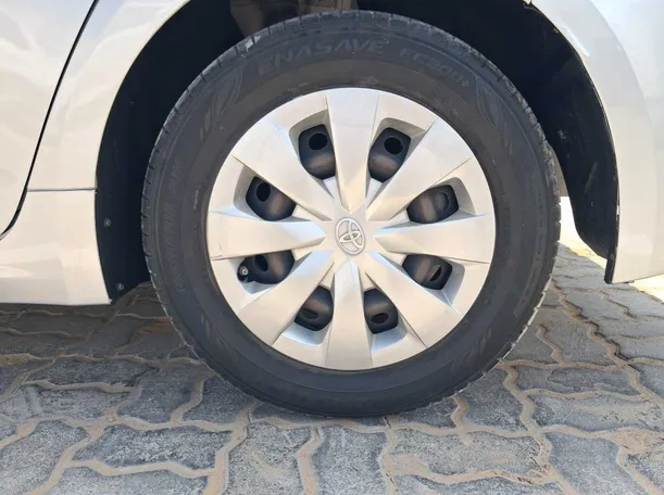 Car image 9