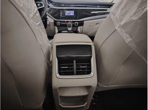 Car image 25