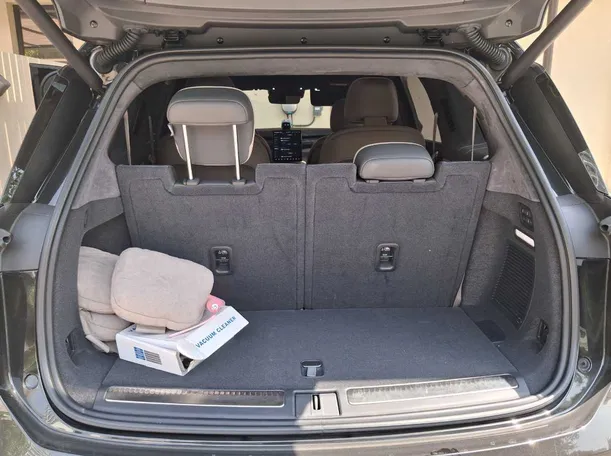 Car image 30