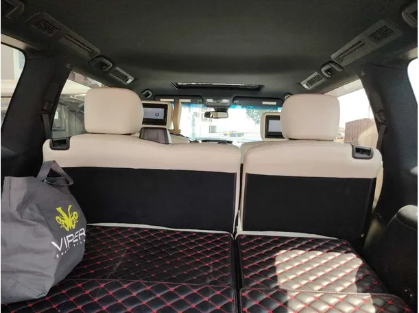 Car image 30