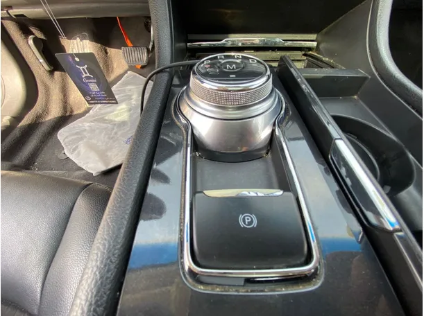 Car image 16