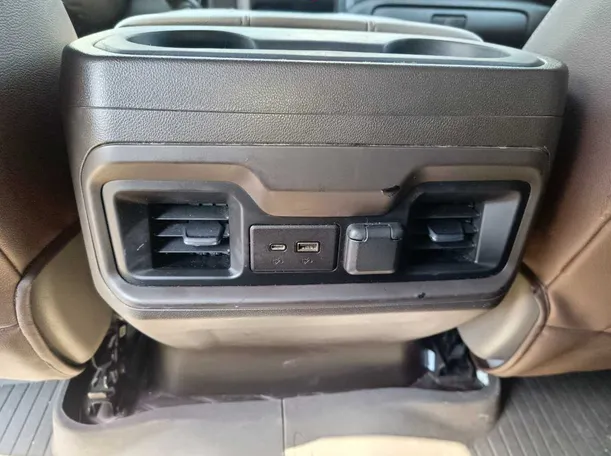 Car image 32