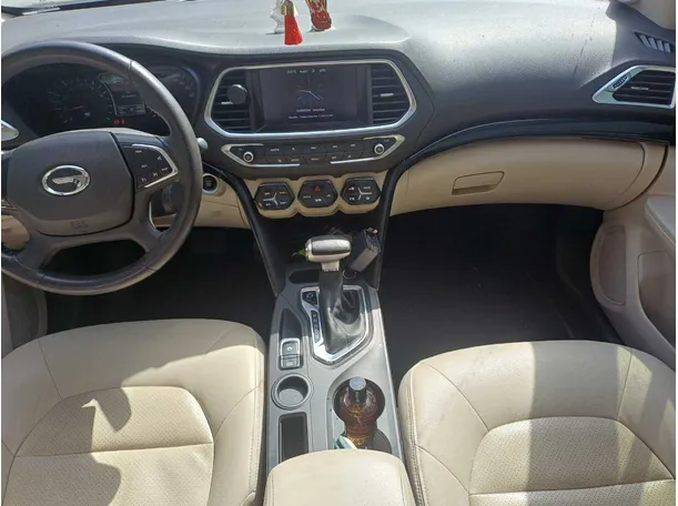 Car image 15