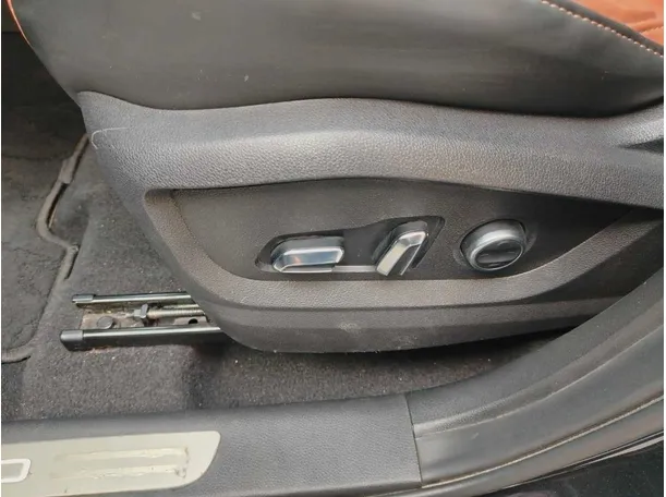 Car image 38
