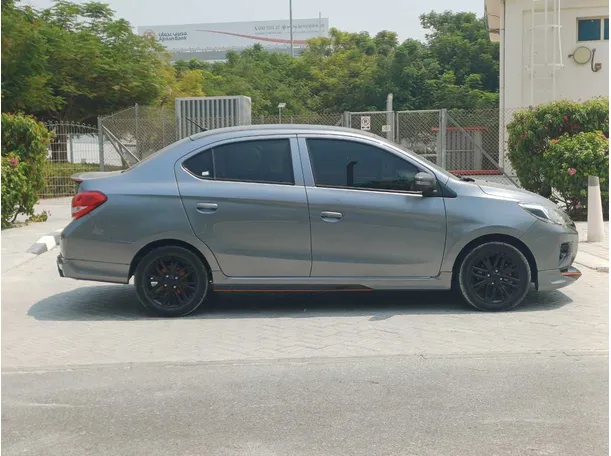 Car image 8