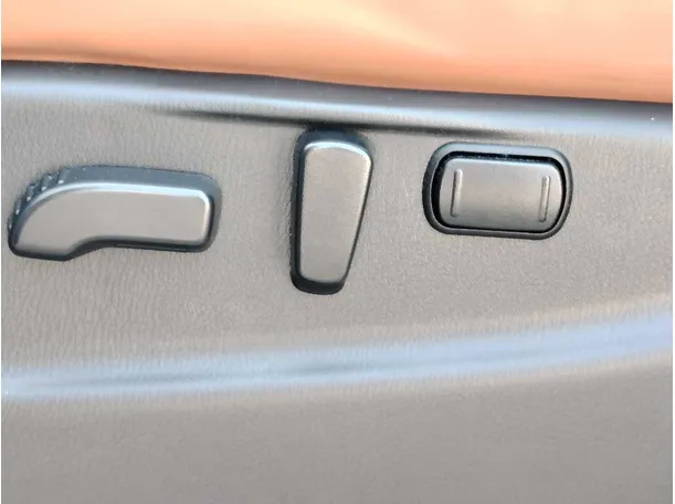 Car image 36