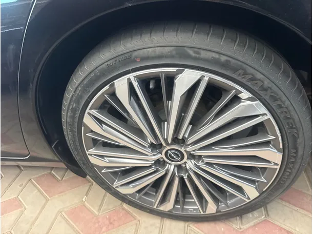 Car image 6