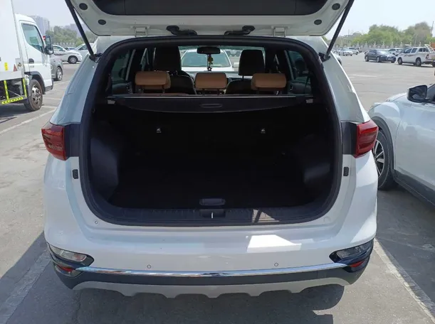 Car image 19