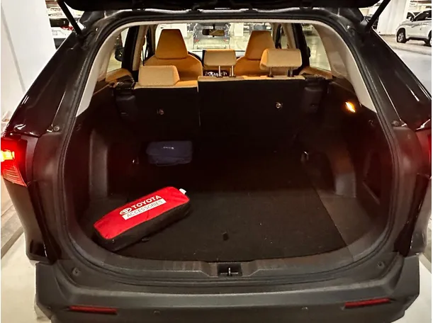 Car image 24