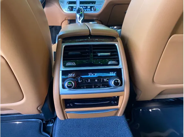 Car image 29