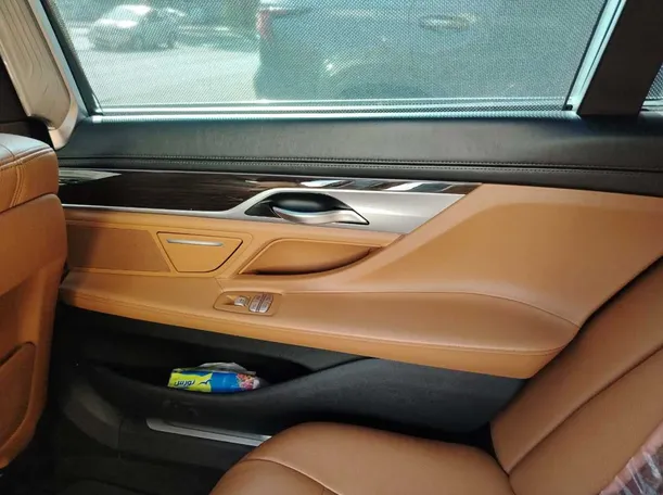 Car image 32