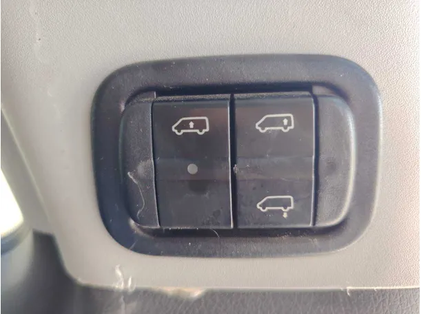 Car image 29