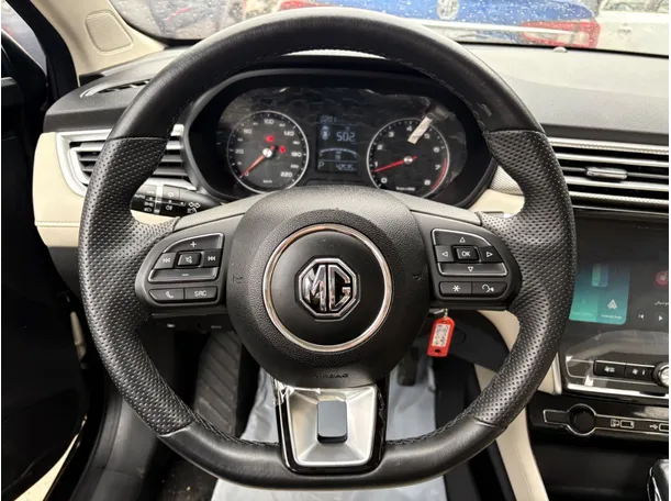 Car image 7