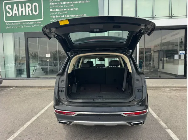 Car image 19