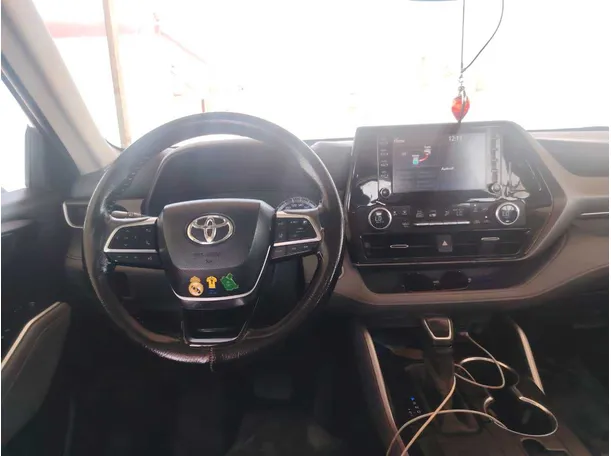 Car image 20