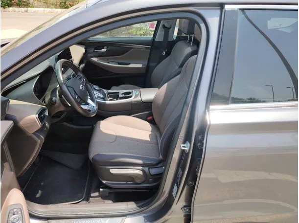 Car image 13