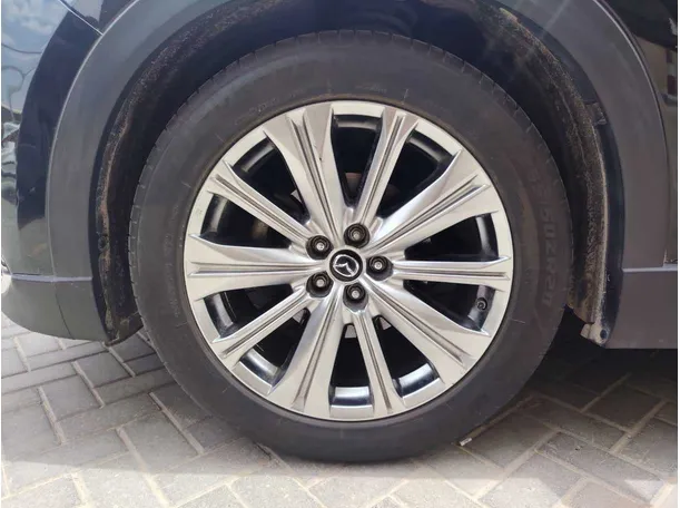 Car image 10