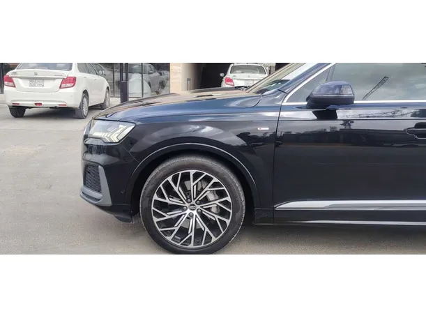Car image 9