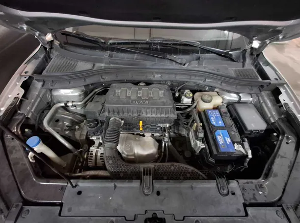 Car image 19
