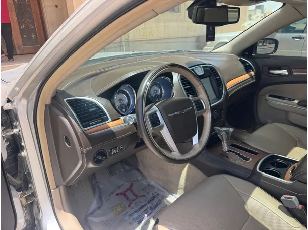 Car image 12