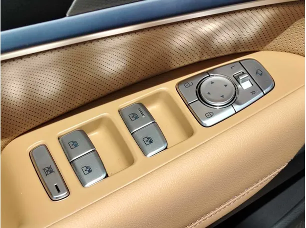 Car image 33