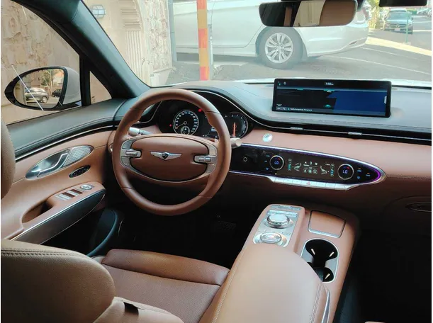 Car image 24