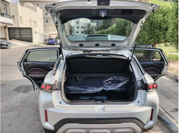 Car image 27