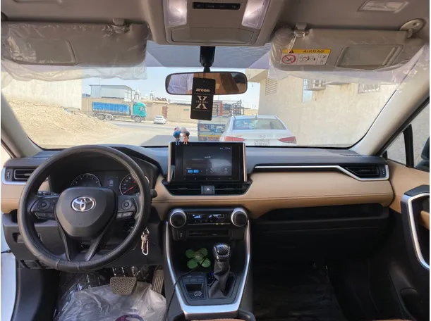 Car image 14