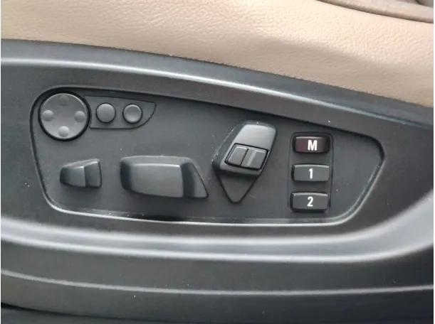 Car image 28