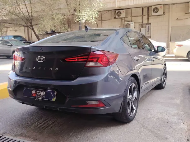 Car image 5