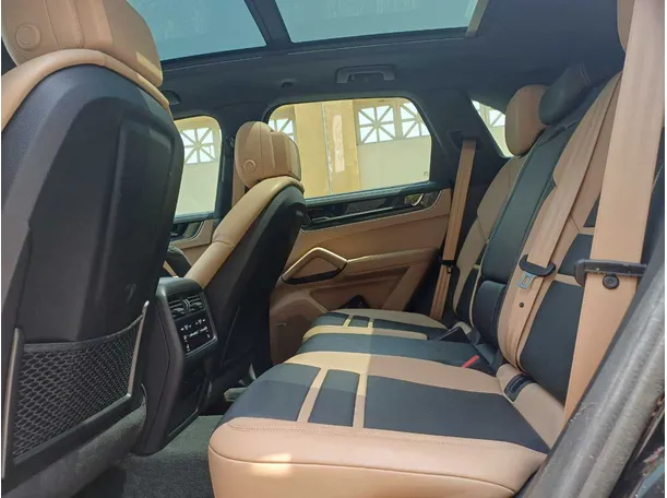 Car image 13