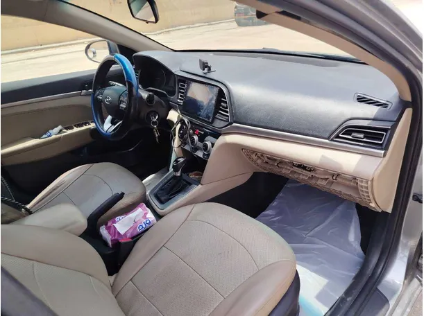 Car image 14