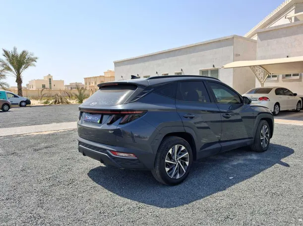 Car image 5