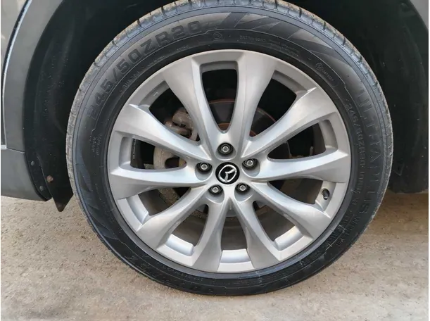 Car image 10