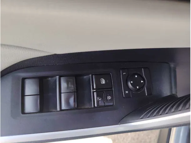Car image 28