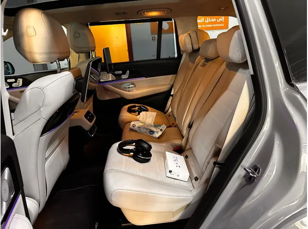 Car image 17