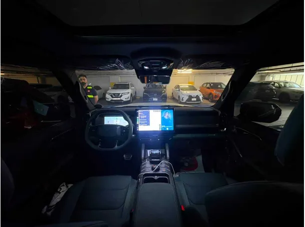 Car image 19
