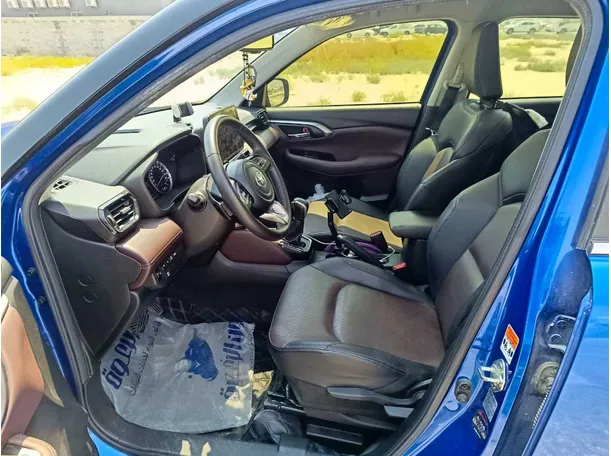 Car image 13