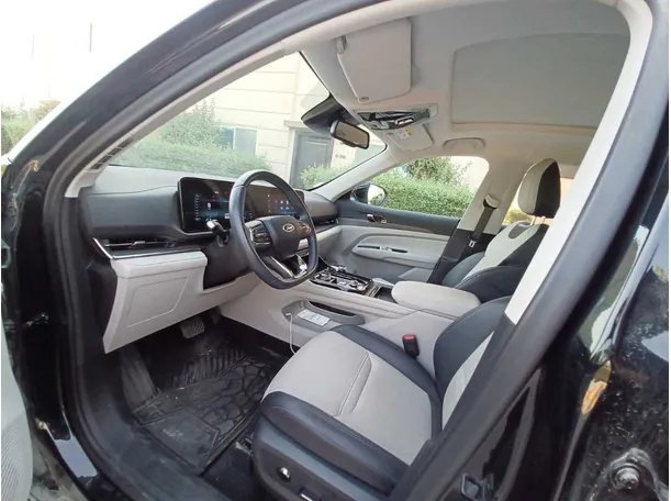 Car image 11
